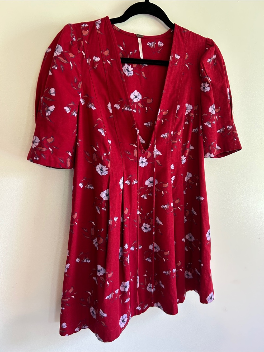 Free People Red Floral V-Neck Mini Dress NWOT Size Small - Picture 2 of 5